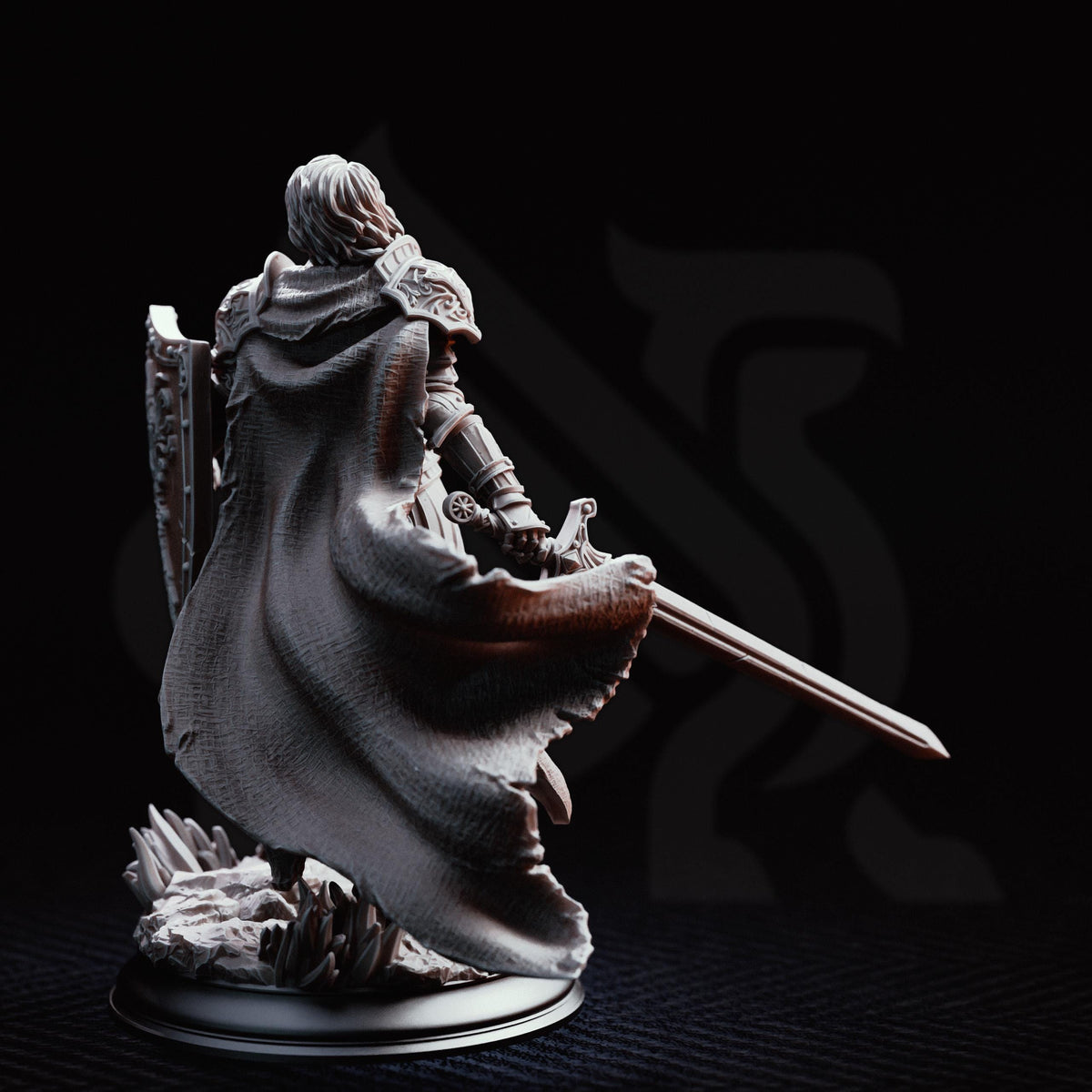 A detailed 3D model of a knight in armor, holding a sword and standing on a base, against a dark background.