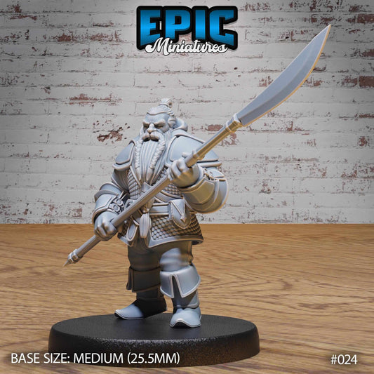 Dwarf Warrior with Glaive - D&D Epic Miniatures   and Dragons