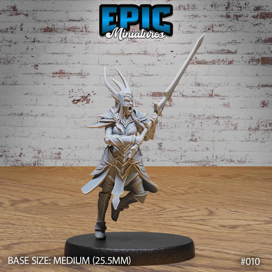 Dark Elf - Drow - with 2 Handed Sword- D&D Epic Miniatures   and Dragons